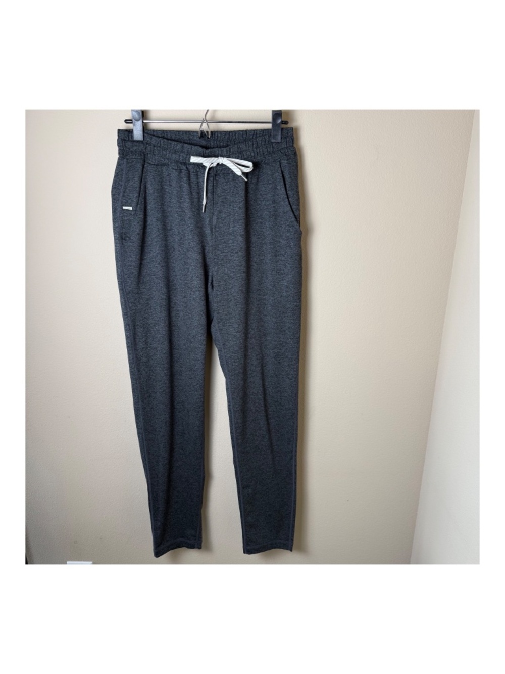 Vuori Ponto Performance Pants Mens Medium Gray Sweatpants Joggers DreamKnit